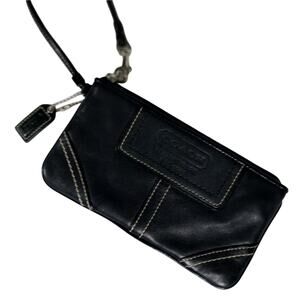 NWOT! COACH! BLACK GENUINE LEATHER, CREAM CONTRAST STITCH IMPRINT LOGO WRISTLET!